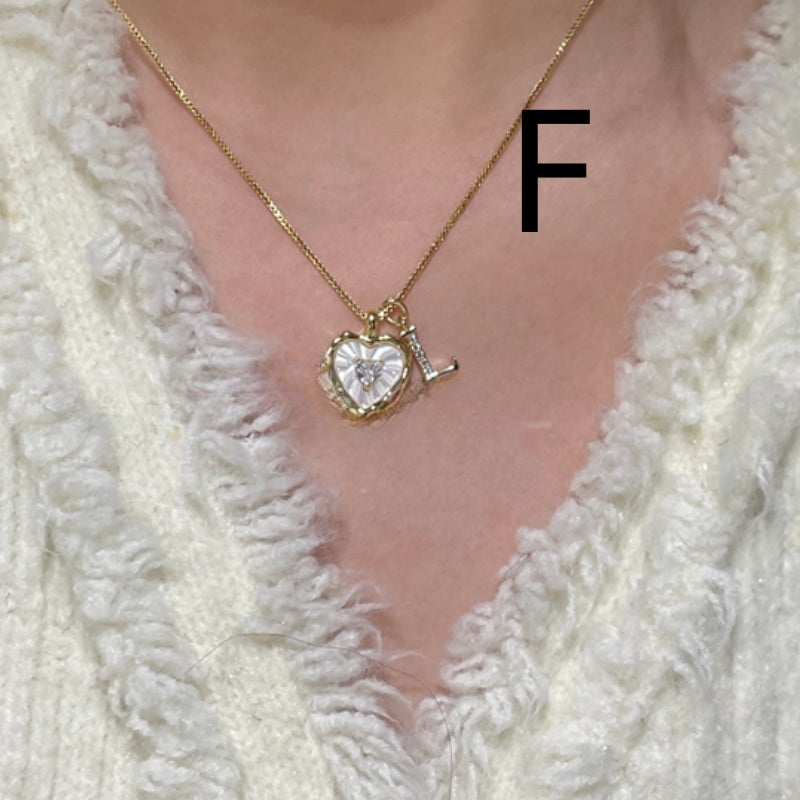 Collar de Nácar Natural y Acero de Titanio